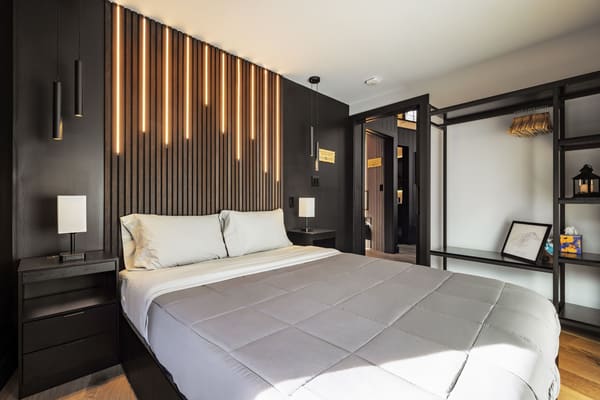 Bedroom 6 - King Bed